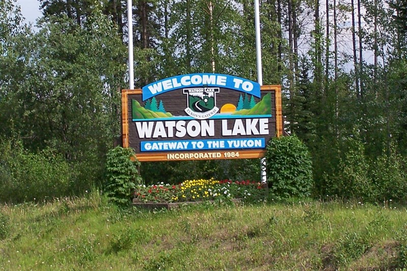 17217419_web1_Watson_Lake_YT_-_welcome_signwb